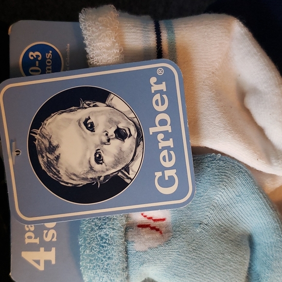 Gerber Other - Gerber 4 pack baby socks 0-3 months